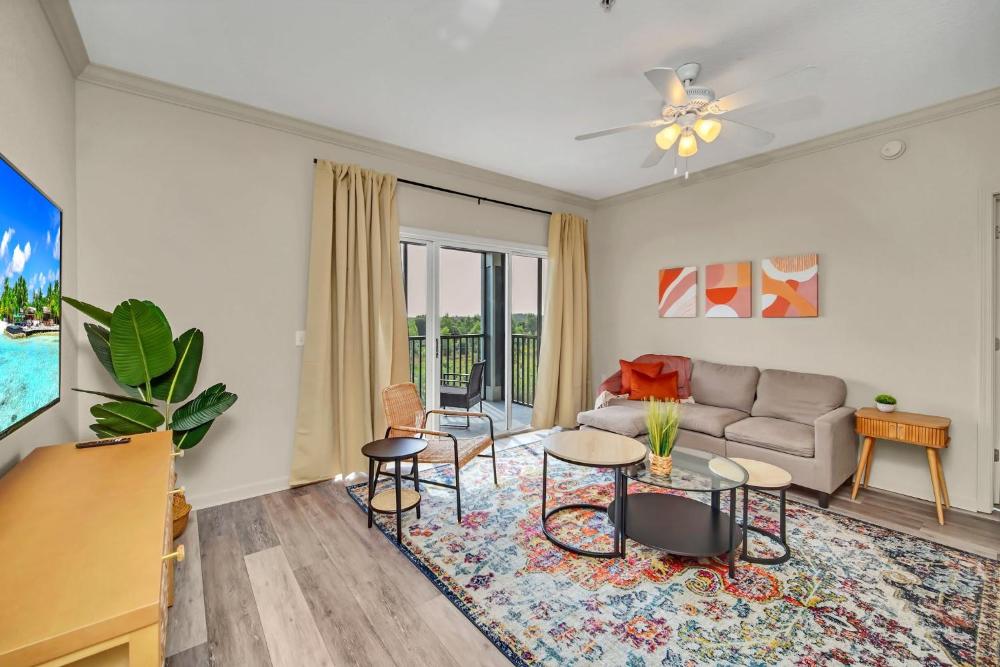 2BR Condo with pool, near Disney!
